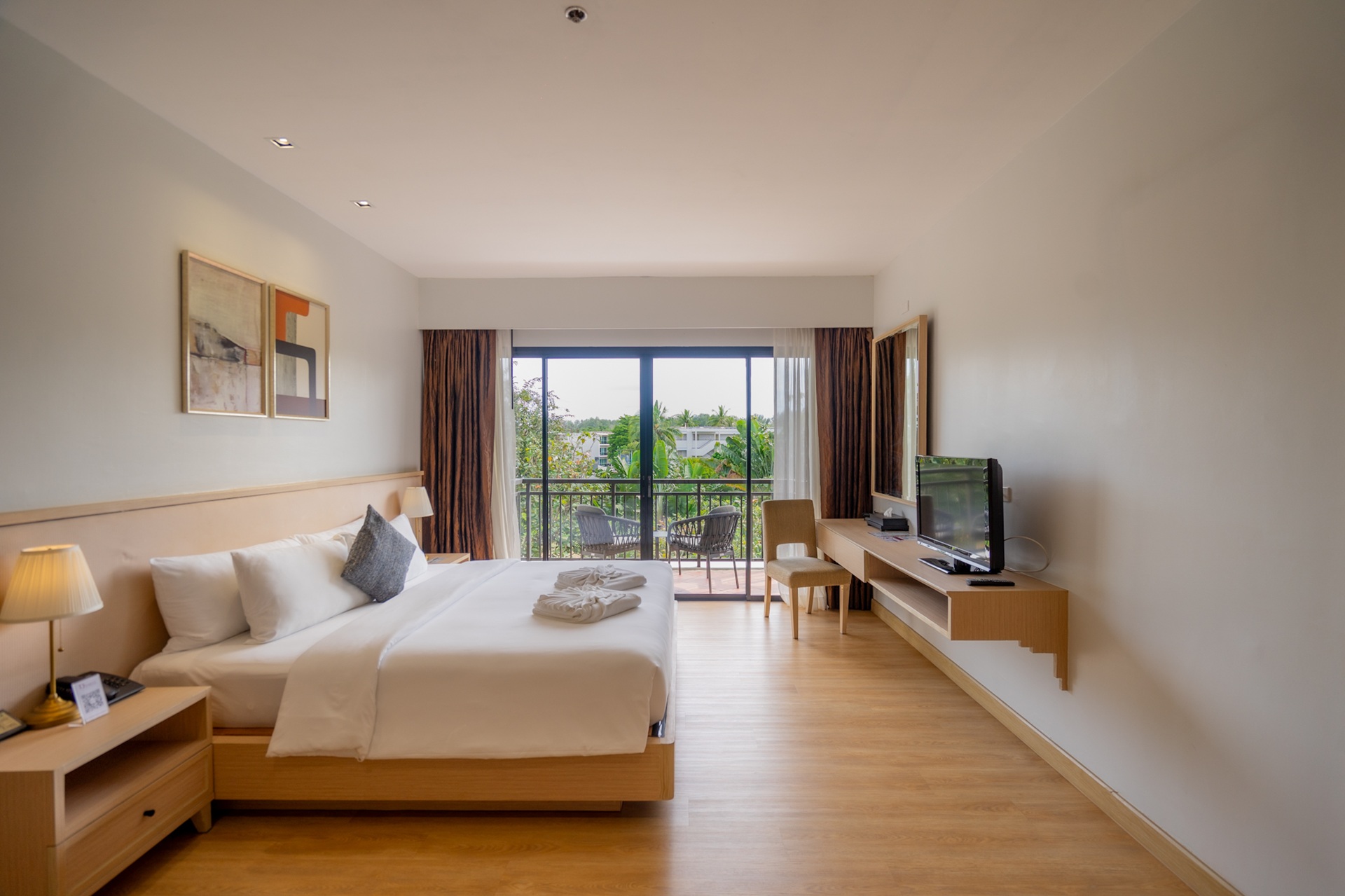 Deluxe Pool View Suite